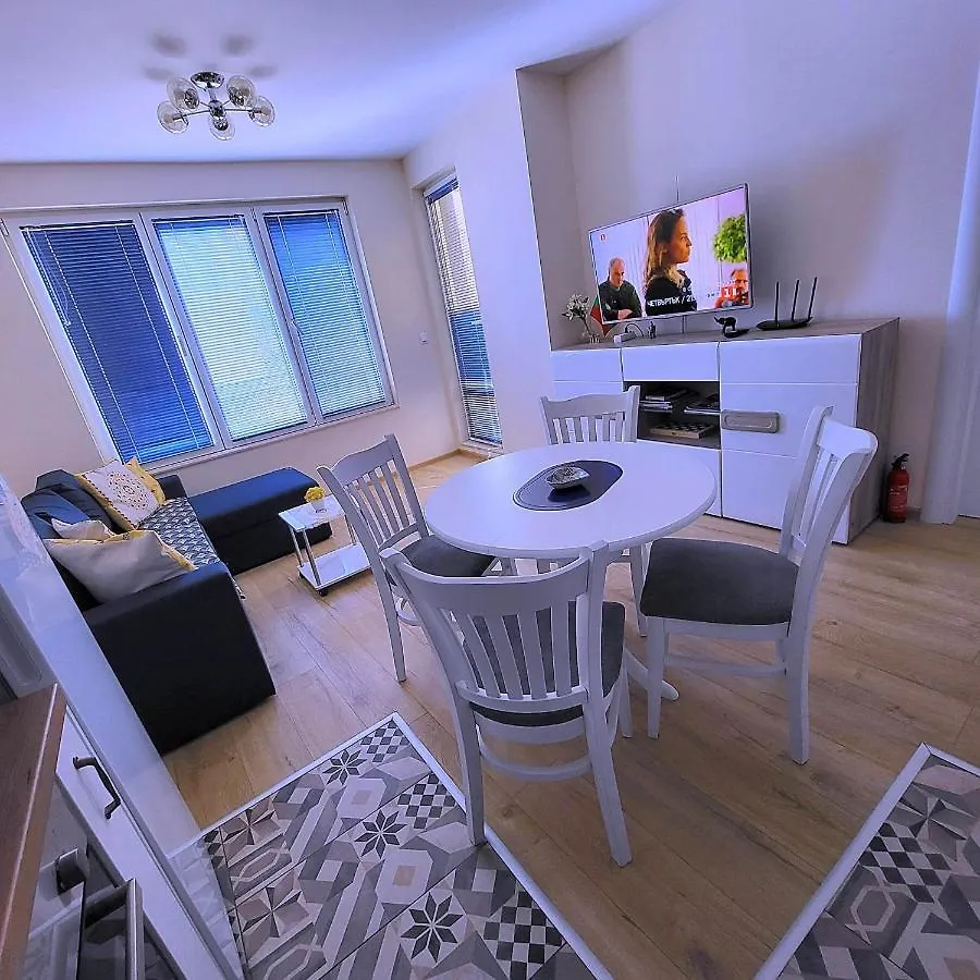 Nicky Holiday Flat Burgas Appartamento